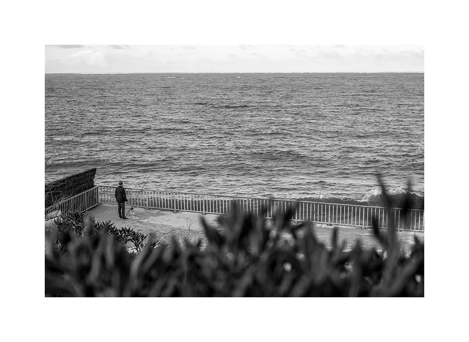 Angler am Meer · Frankreich, 2023