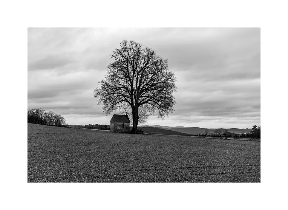 Kapelle und Baum · Deutschland, 2018