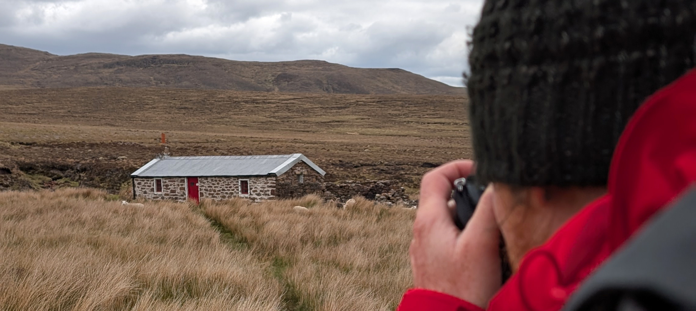 Beim Fotografieren auf dem Cape Wrath Trail in Schottland als Titelbild für Leistungen von Sebastian Steude