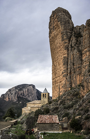 Die Felsen der Mallos de Riglos in Spanien